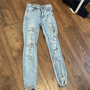 Light wash ripped American Eagle skinny jeans size 00 short